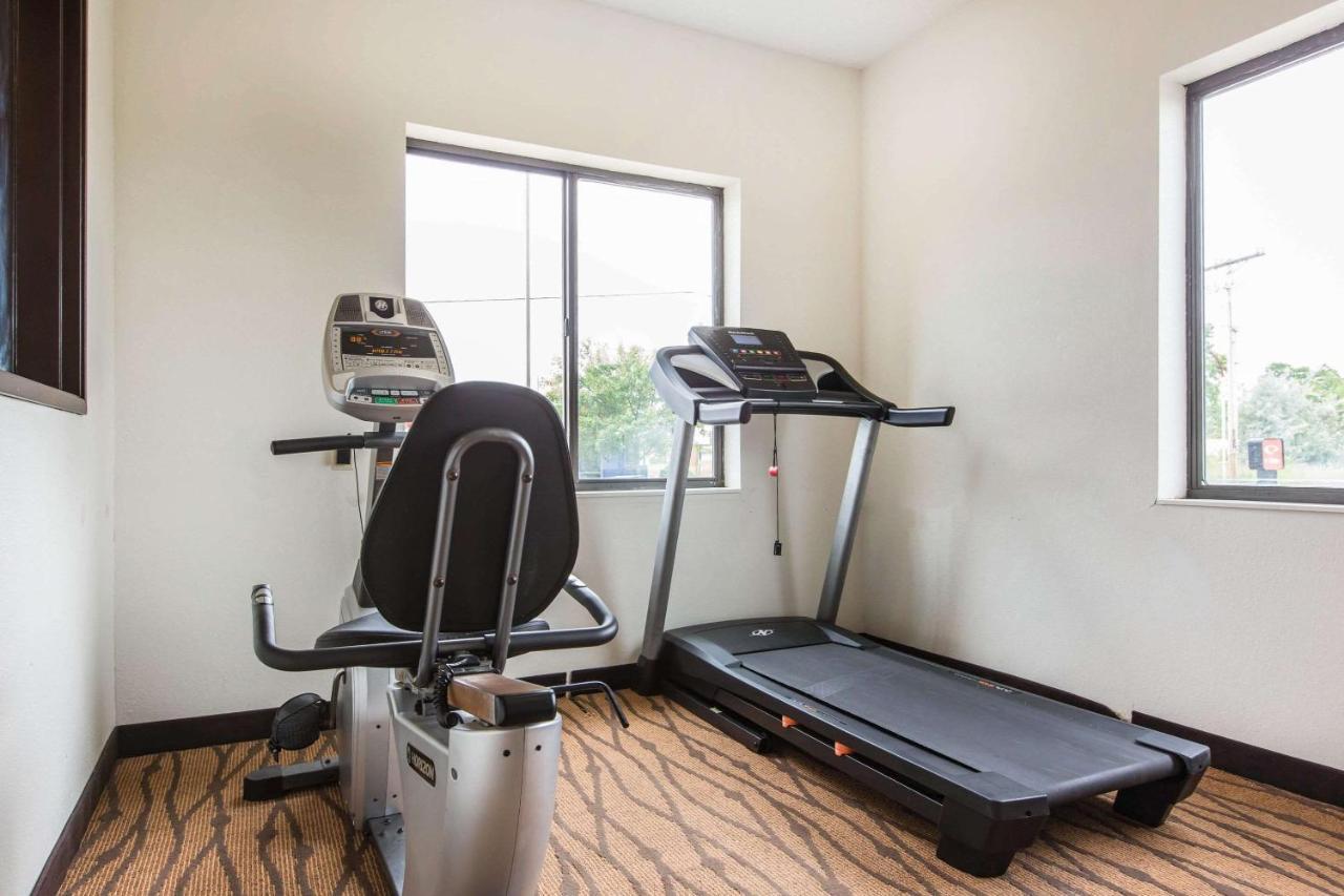 Econo Lodge Inn & Suites Peoria Illinois Экстерьер фото