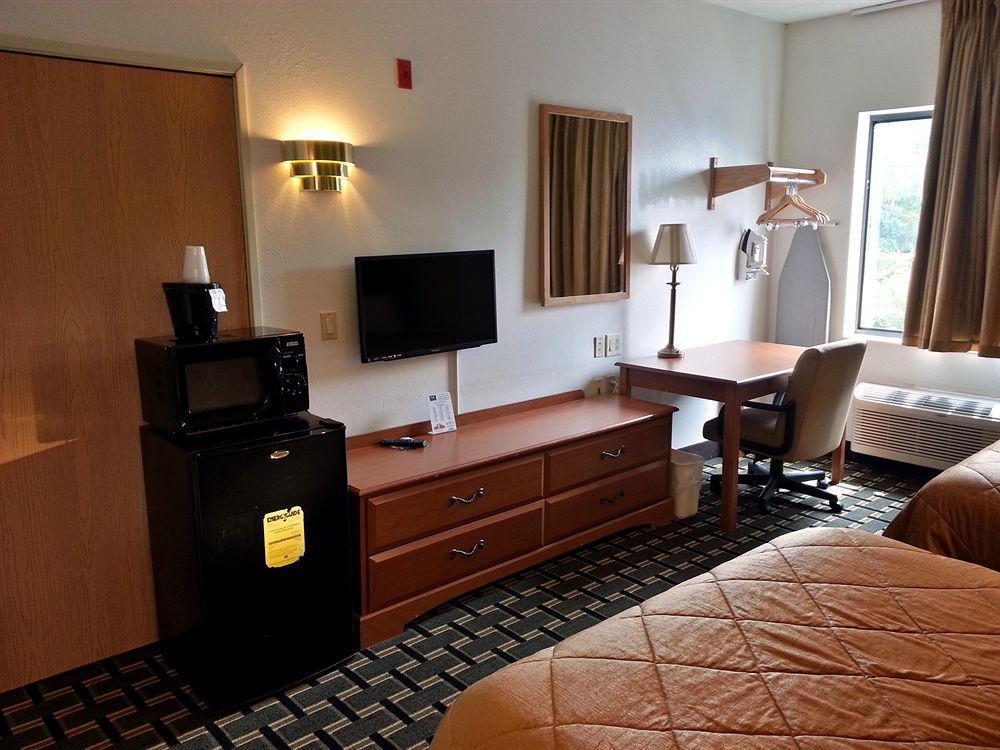 Econo Lodge Inn & Suites Peoria Illinois Экстерьер фото